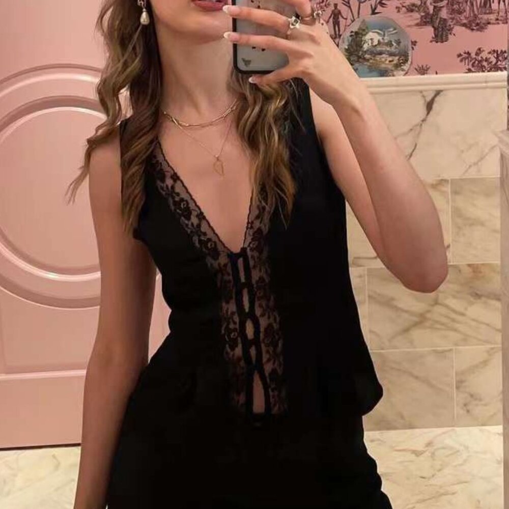 BEST Reformation Cristina Lace Top Sz6 Black Lace French Vest Must Have - Picture 2 of 10